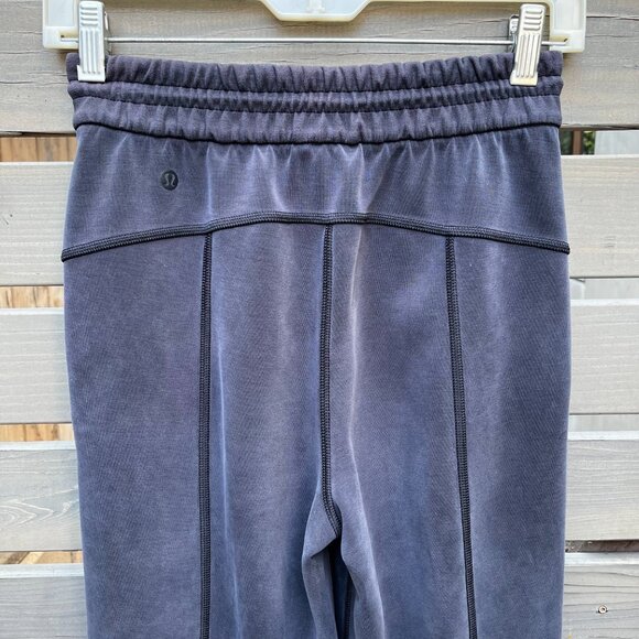 Lululemon Heathered Black Softstreme High-Rise Straight-Leg Cropped Pant, Size 2 - Picture 5 of 9